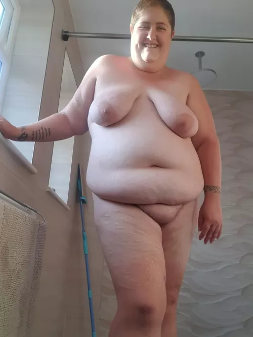 32, 5ft 5in, 🤷‍♀️lbs.