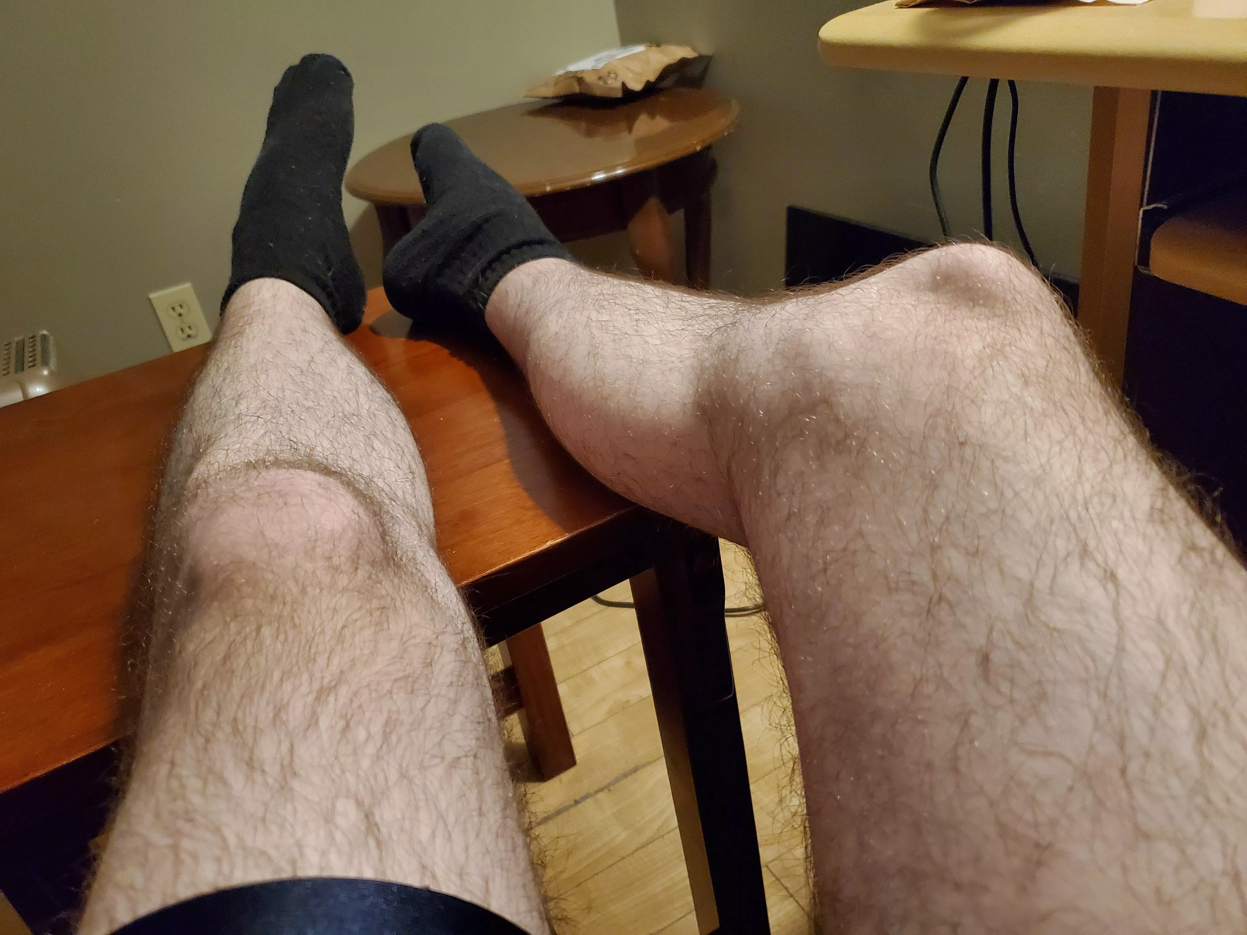 a foot/leg rub please!