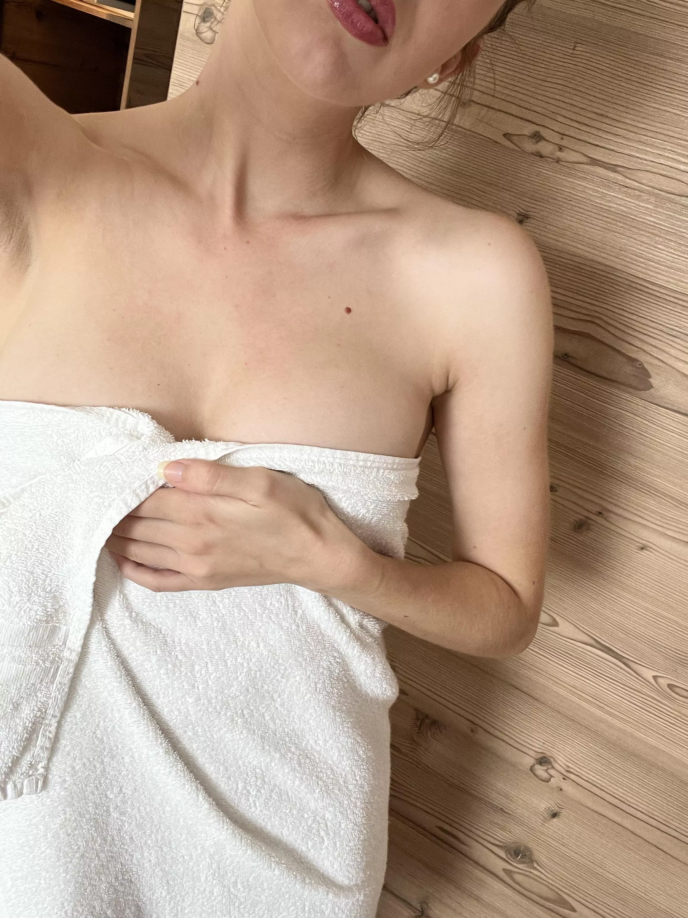 have u ever dreamed of showering with a 19yo waitress?