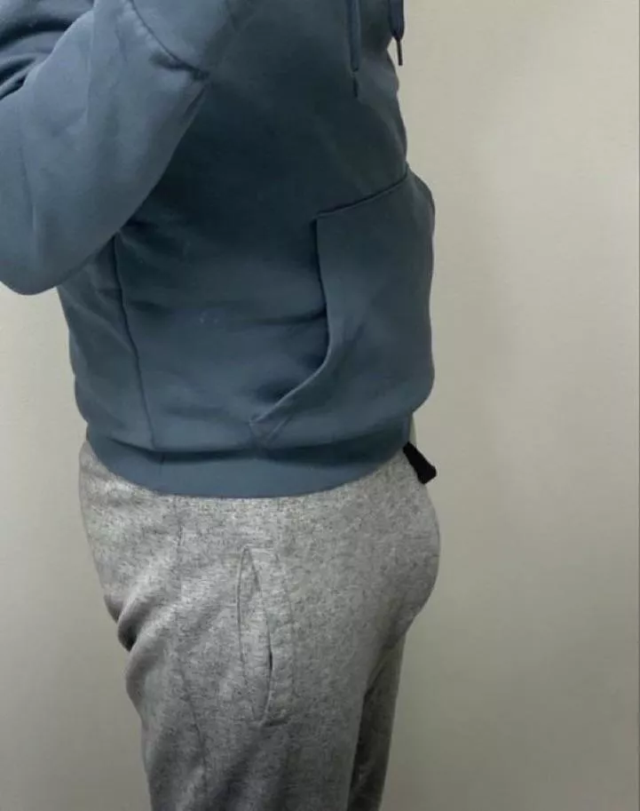 It’s gray sweatpants season soon. I’m at the store not even horny.