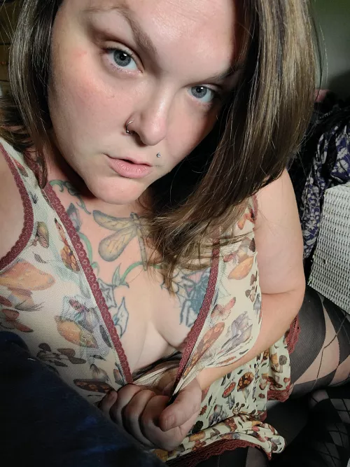 Keep me company while I try on clothes?