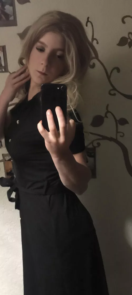 Love dressing up so mutch, a have 2 outfits on who want to see te atherone ?