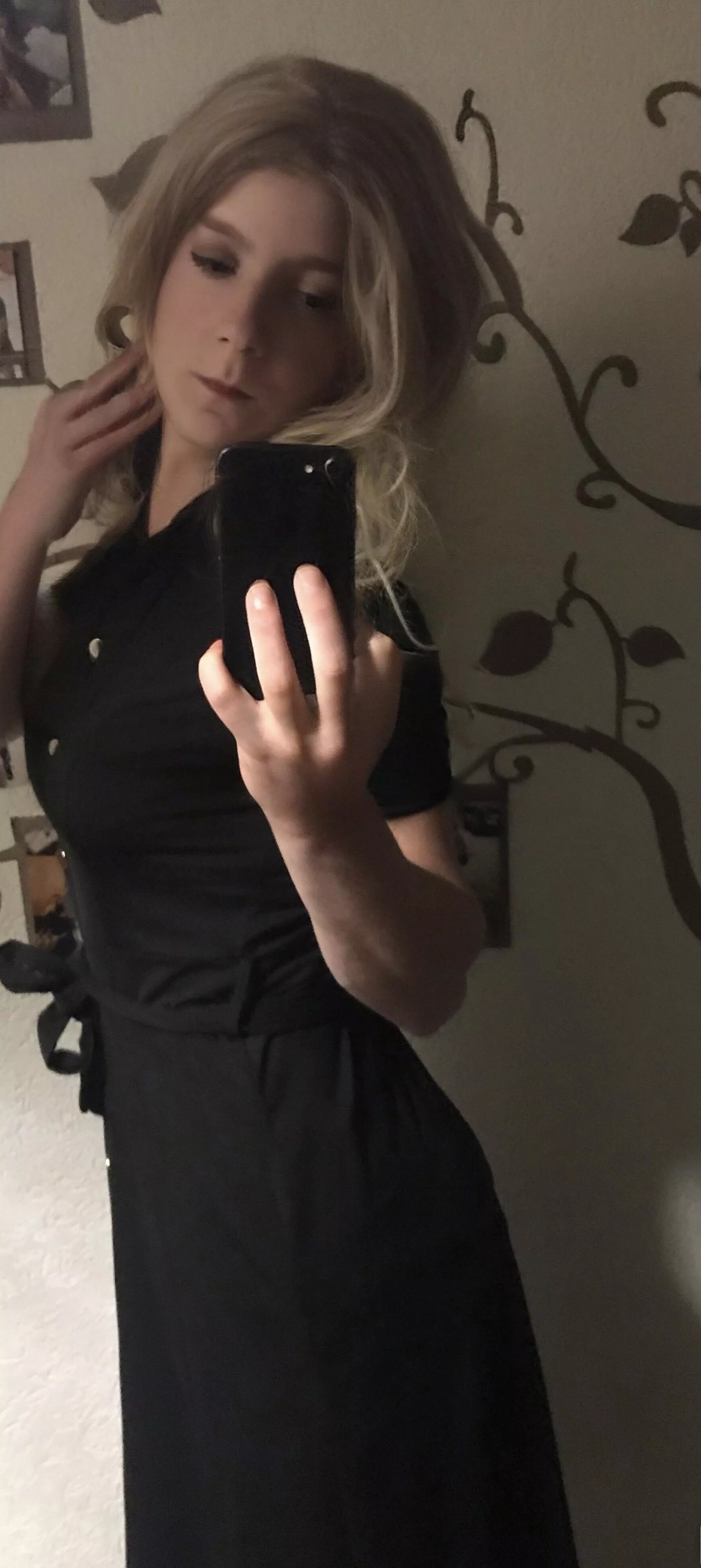 Love dressing up so mutch, a have 2 outfits on who want to see te atherone ?