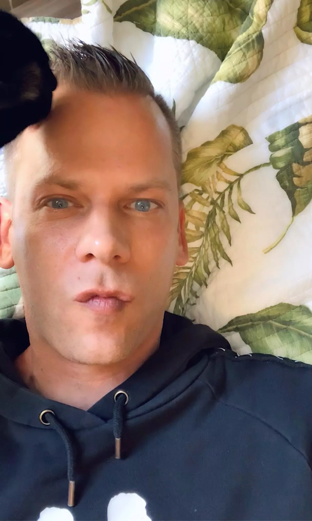 Not sure I feel proud of myself for coming out of the closet at 41. The feeling of pride ebb and flow. I digress - happy Friday gents! (Will my cat ever stop grooming my forehead? 🐈‍⬛)