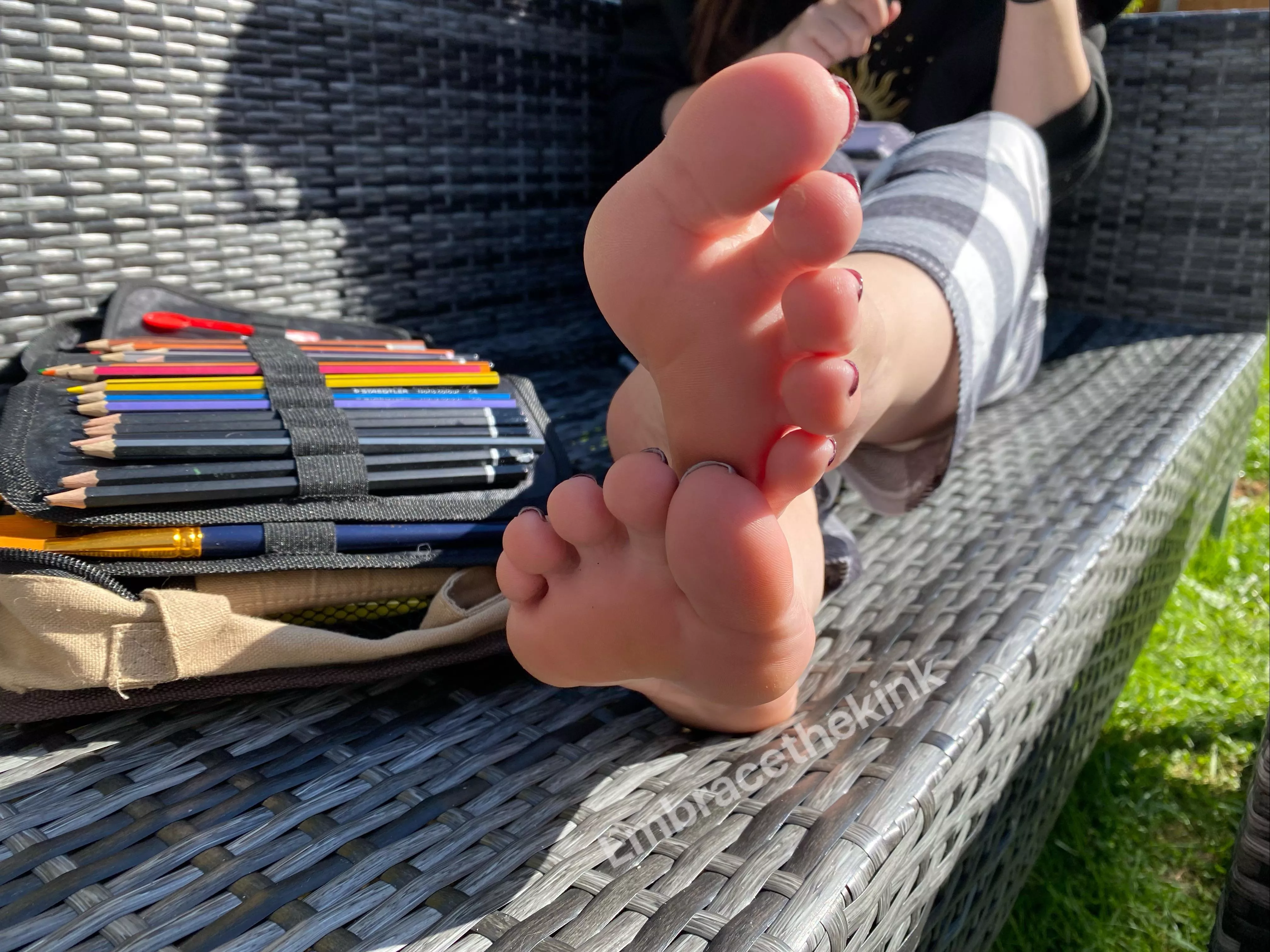 Stick these in your face while I catch up on my artwork. Many thanks 😘