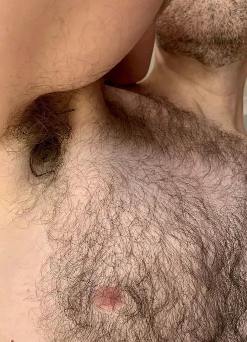 Sweaty pit curls on point...