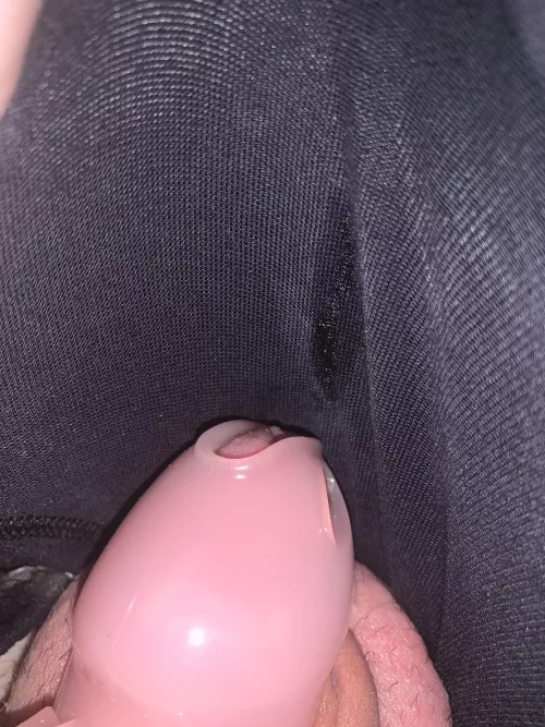 Talking to doms makes me leak 😖🔒💦