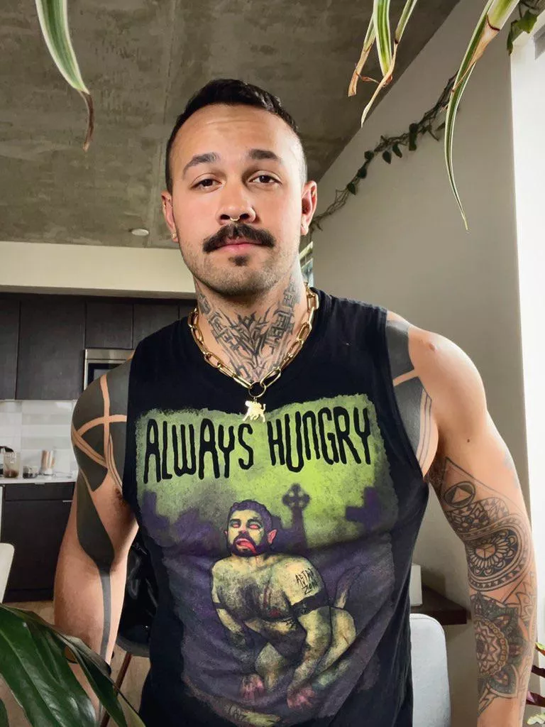 The shirt don’t lie. Bring tacos 🥺