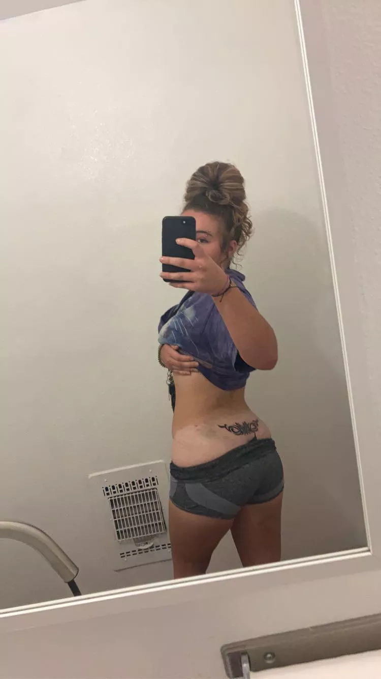 This is when I first got my tramp stamp🥵 my tatto artist was enjoying himself a bit to much🥴😈19F