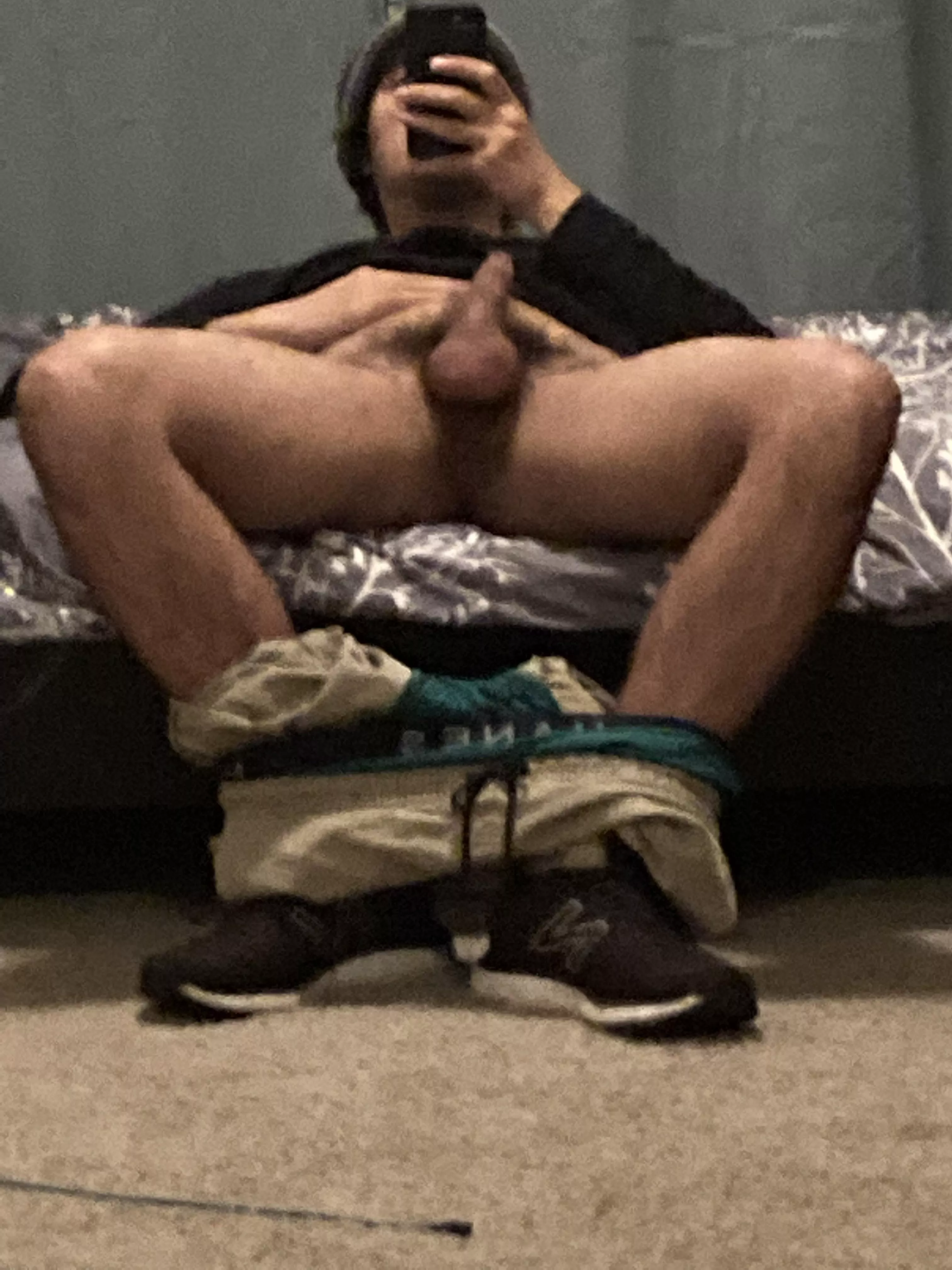 Would love to play in bed with a mouth between my legs