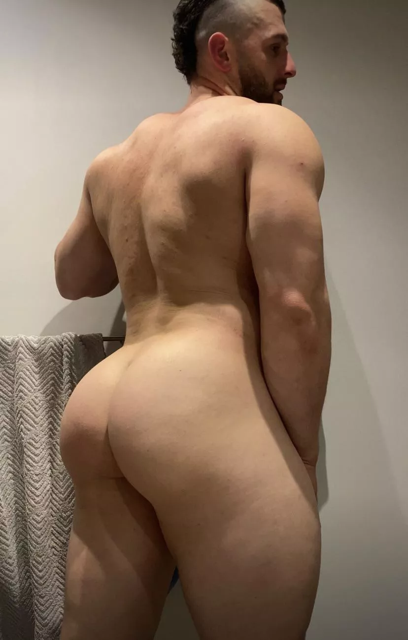 You like my alpha muscle ass? should I bottom now?😝💪