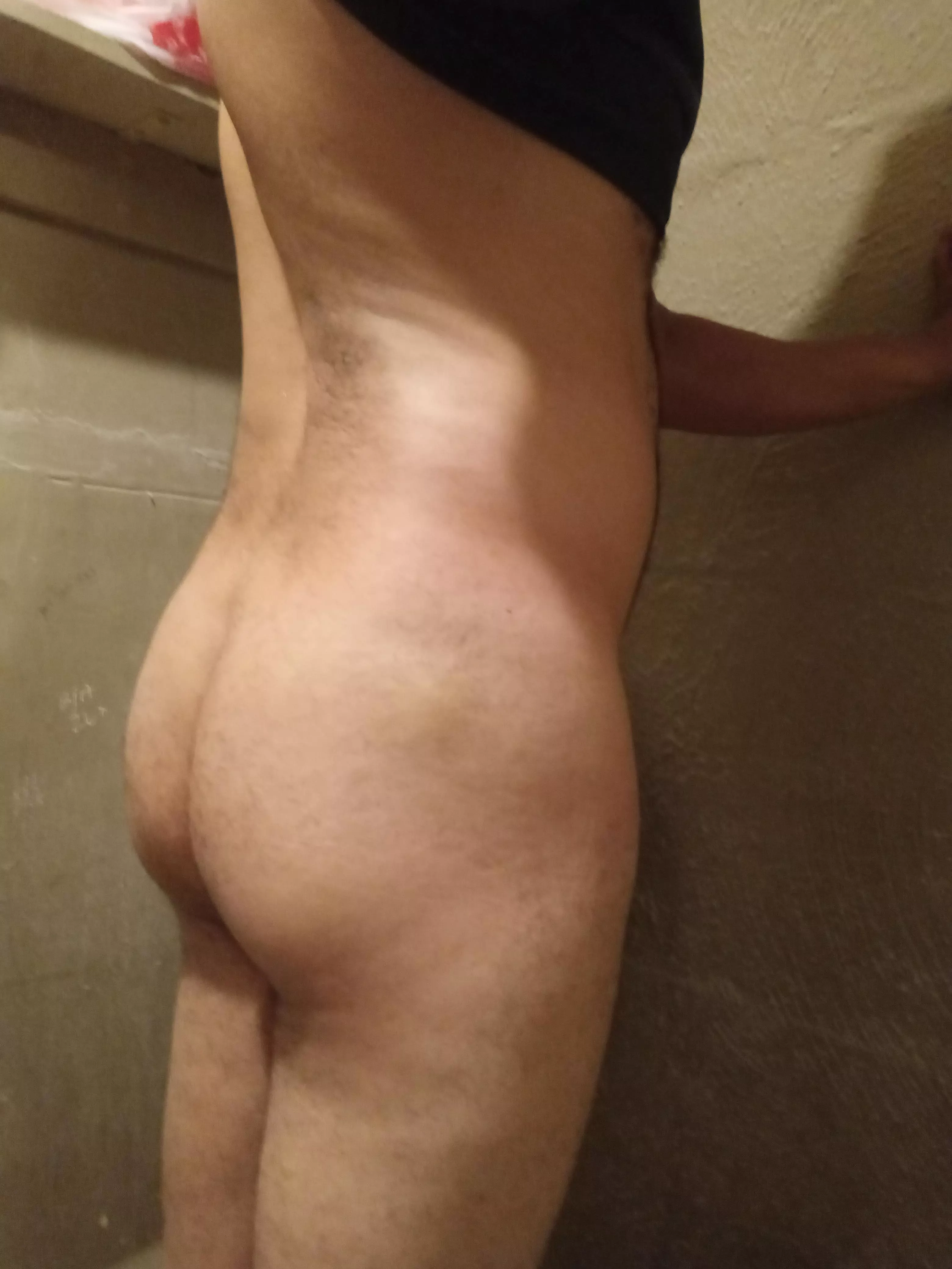 20yr old DL oral bottom Hispanic 165 lbs 5'9 looking for a horny Top that can host in Phoenix AZ