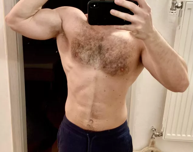 (34) I like it when guys are looking at me in the locker room