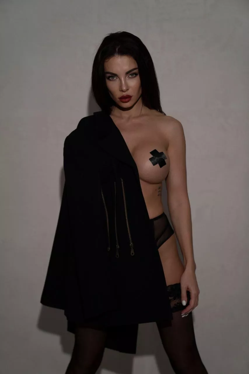 All it takes to be in a good mood. It's to see me without my clothes on.