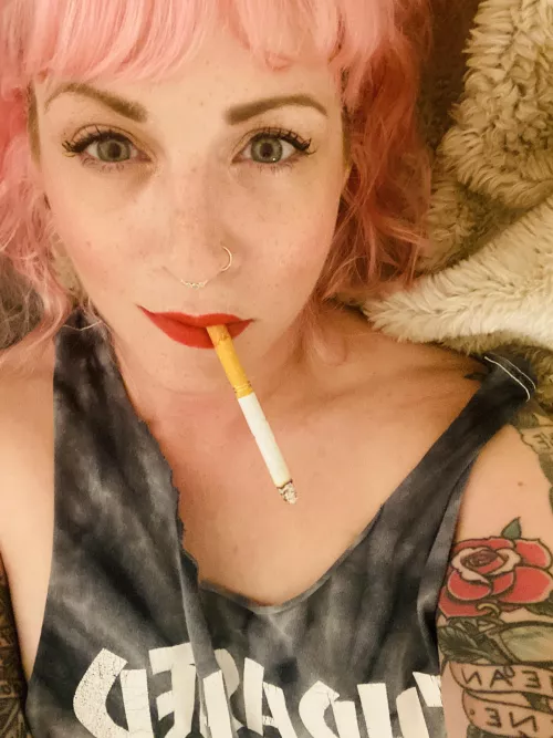 Before bed snugs n smokes 😘