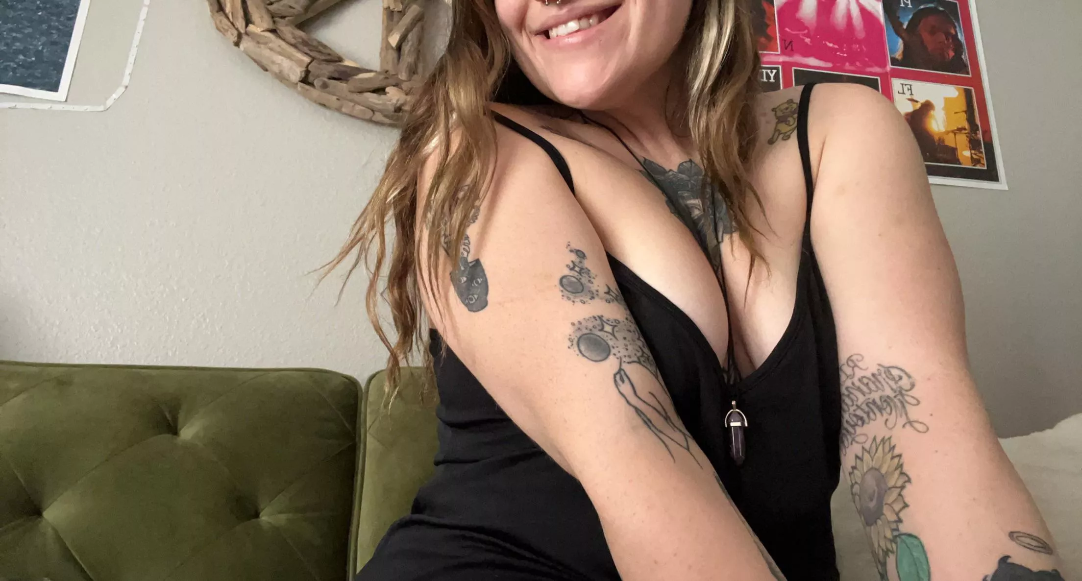 Cum get a taste of me 😈 OF in bio & it’s 20% off! or msg me for content $$ 👀