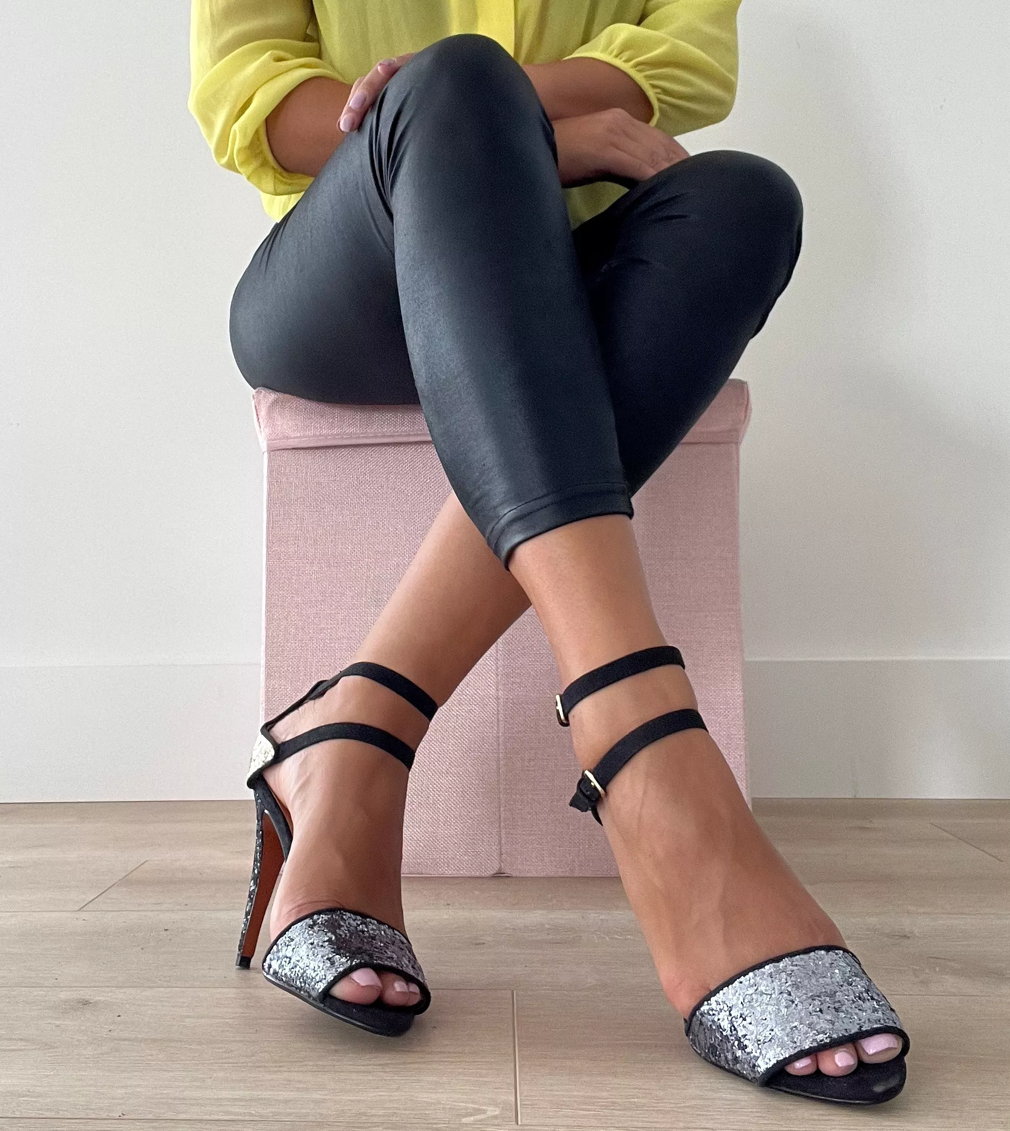 Do you like my glittery high heels? 😘