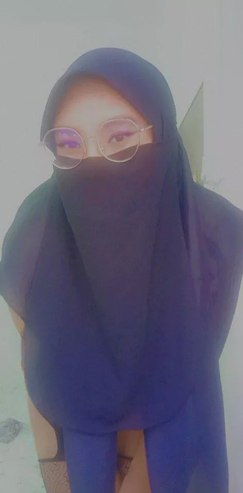 Do you like submissive married Bengali hijabis 🧕