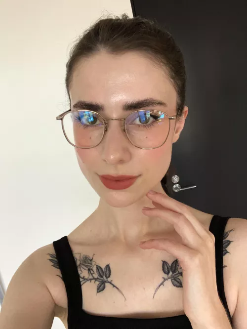 First time posting here! Pls say hi if u like goofy ass girls 🧌