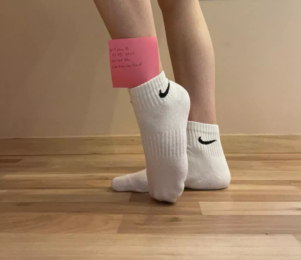 German smelly sock student girl looking for a sock daddy