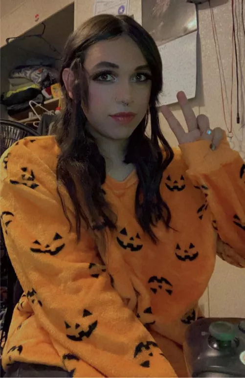 Good morning 🖤🧡