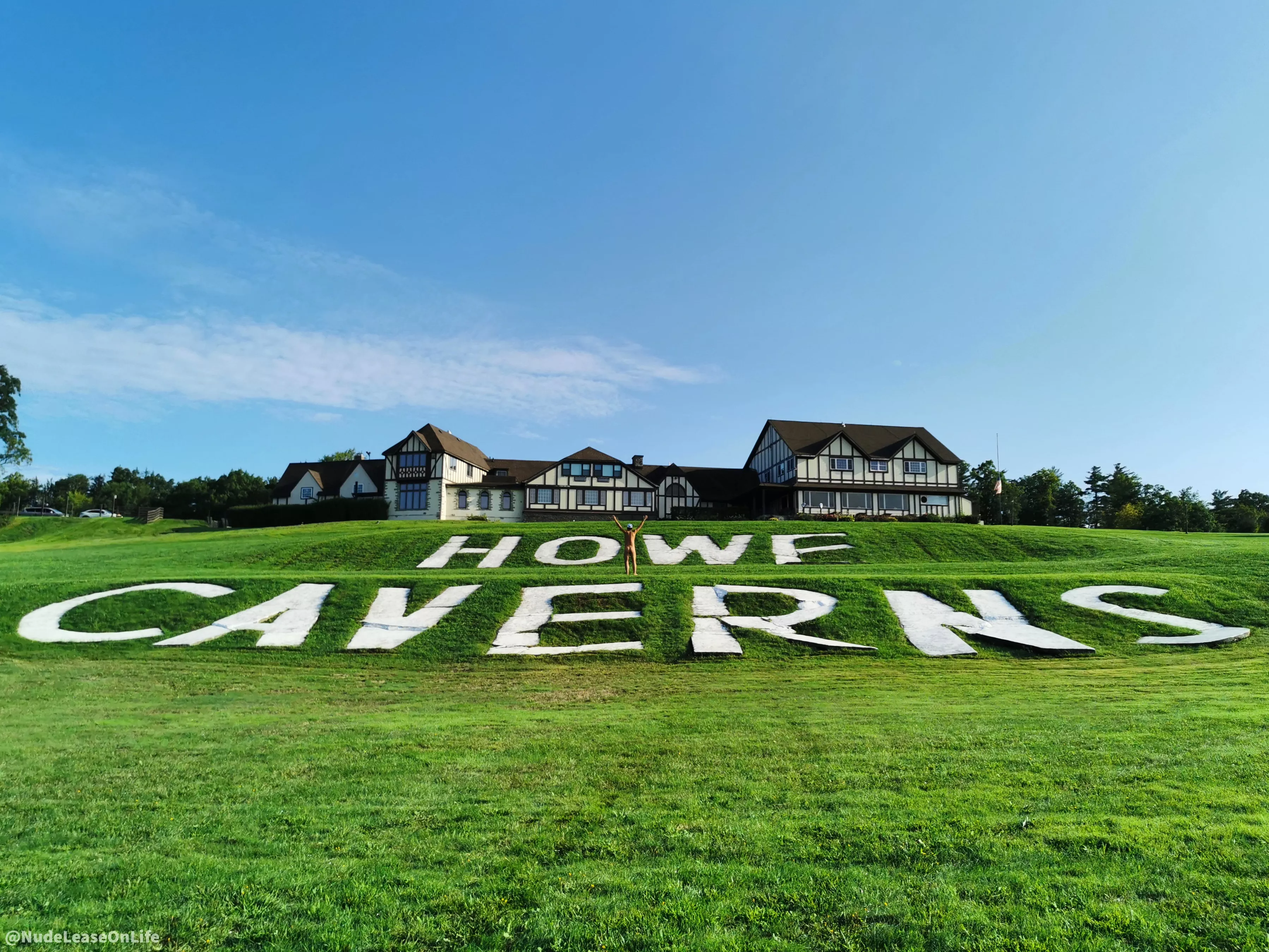Good morning Howe Caverns!! So excited to be here for another year of Naked In A Cave! We'll be around throughout the day, please say hi if you see us! ❤️