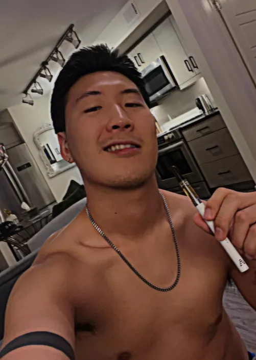 Got my first vape pen today wanna help me get high?