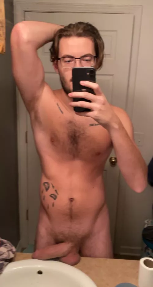 Gotta rest this heavy cock on the counter 🥵