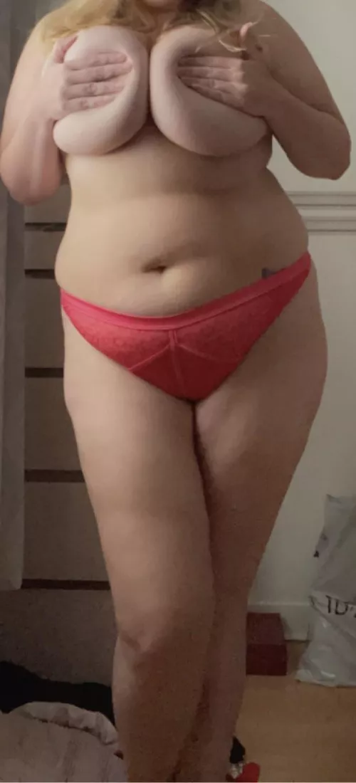 How u like my rolls? Fancy treating me to a pig out lunch 😛🐷