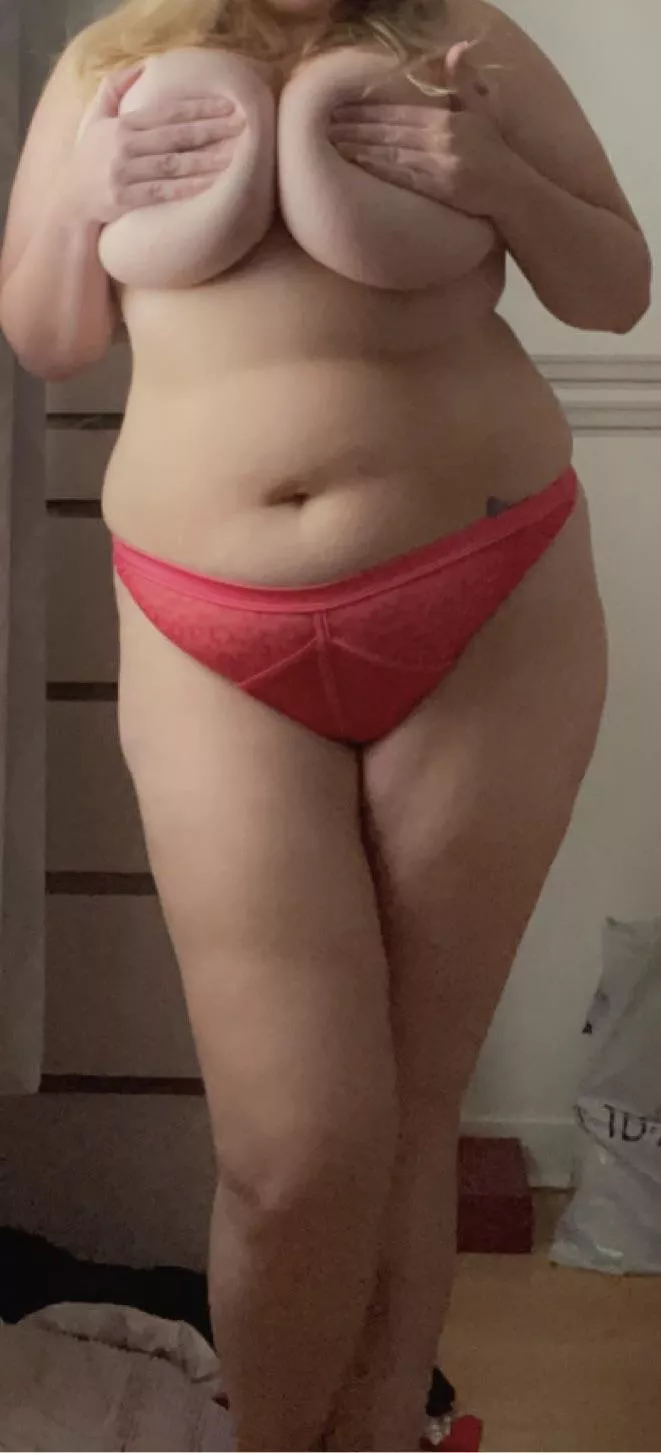 How u like my rolls? Fancy treating me to a pig out lunch 😛🐷