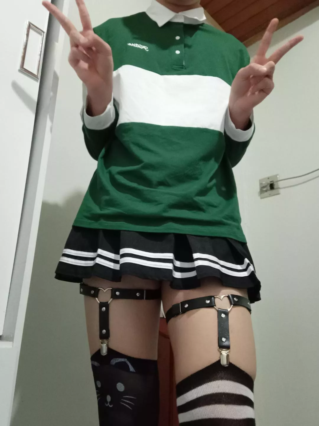 i wonder if anyone likes nerd girls@_@