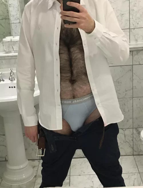 Late arrival (U.K. time) to hotel for a weekend away. MK briefs from the US, why aren’t these available in Europe? They’re great (41)