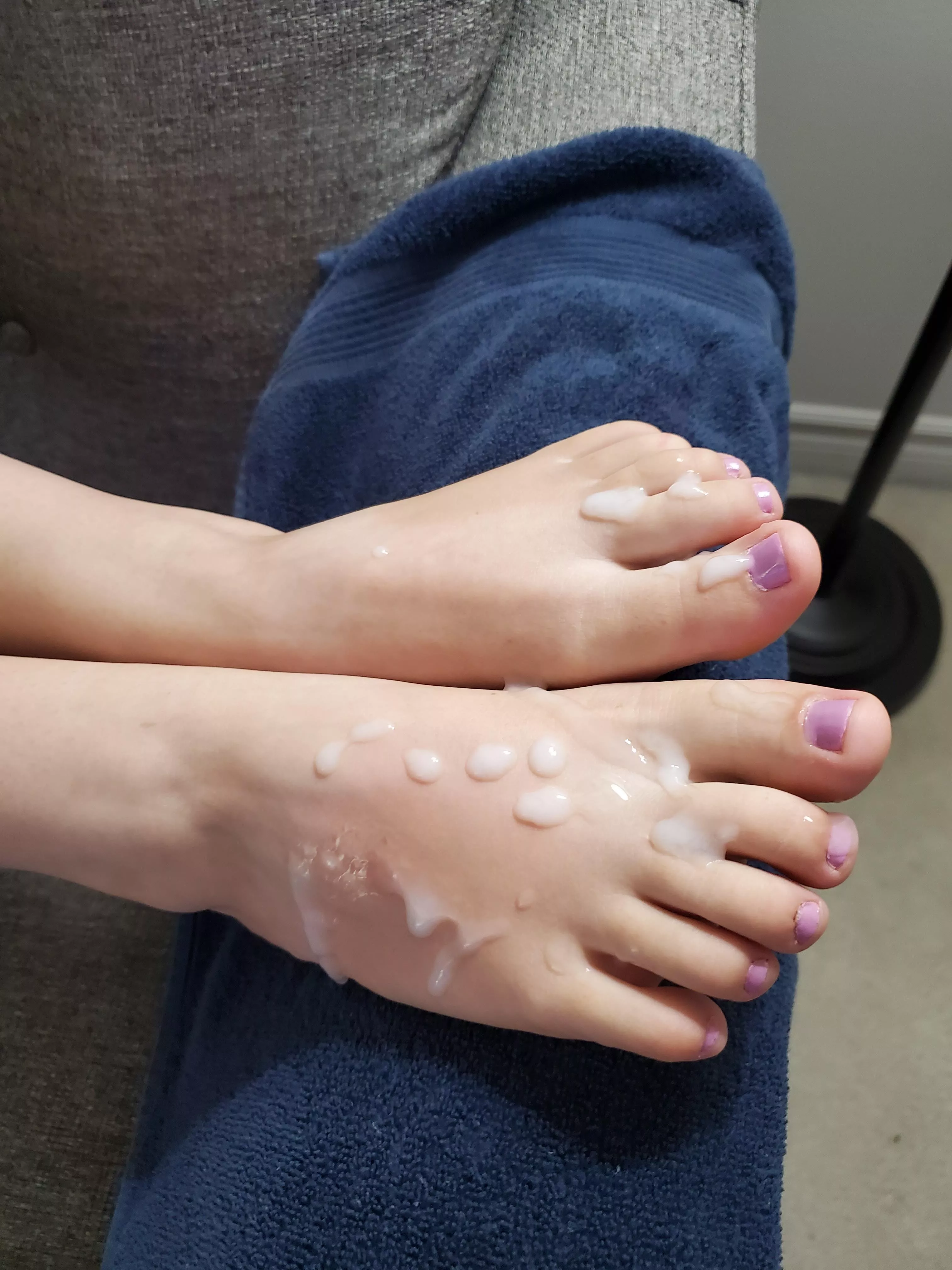 Purple and cum go so well together 💜