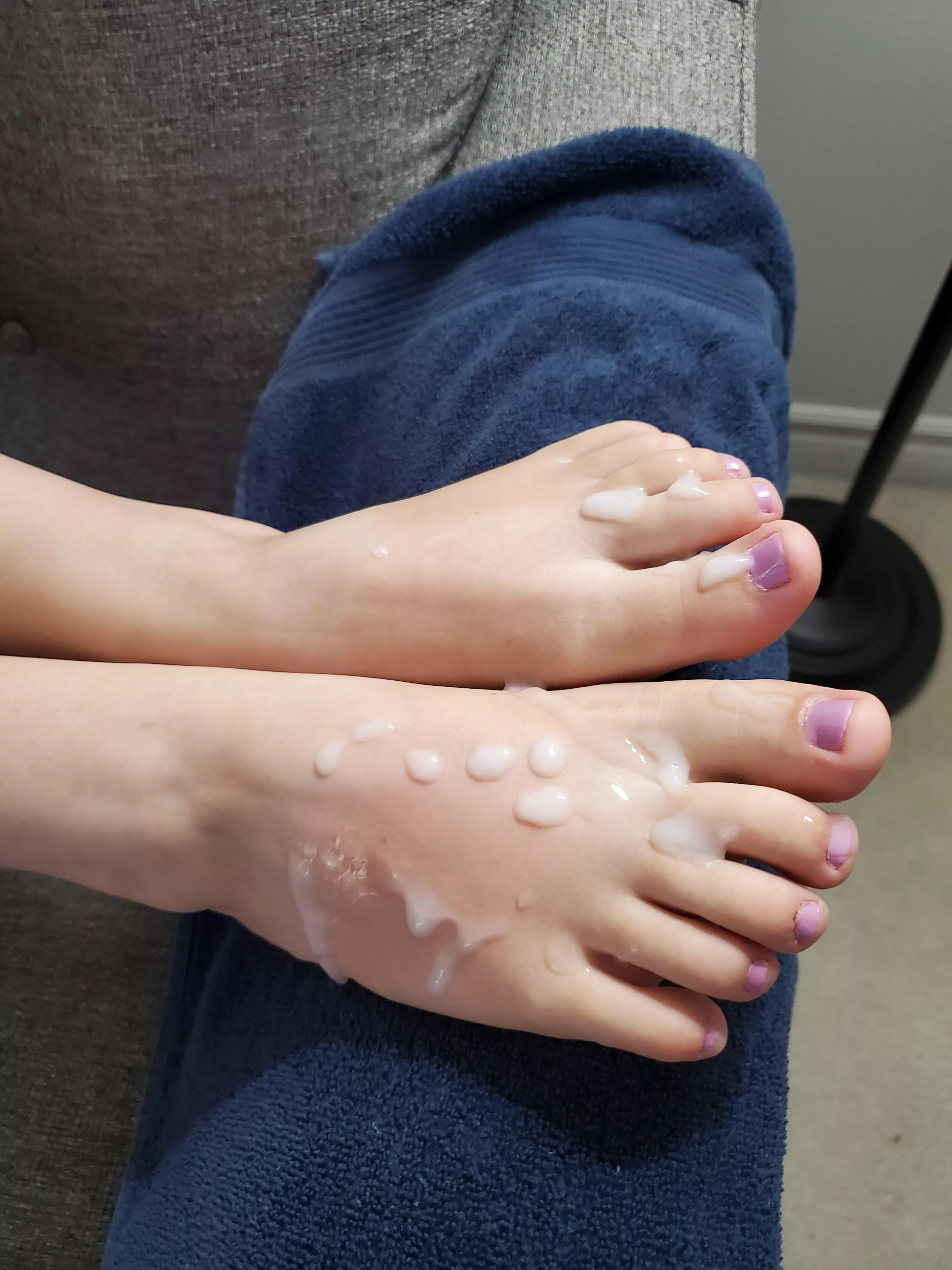 Purple and cum go so well together 💜