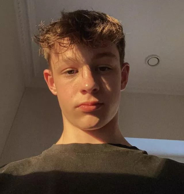 that moment when you try draggin your tired @$$ to the gym but your body screams out “NO!” 🥴