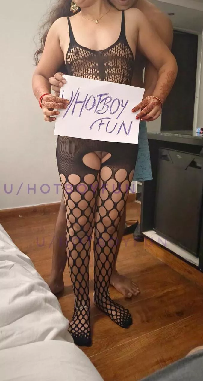 This hot mom of 2 was still lactating when I travelled to Kolkata to meet this cuck couple! We booked a hotel and her hubby was kind enough to leave her with me on my room while he took care of their baby in the other room and watched us on the video cal