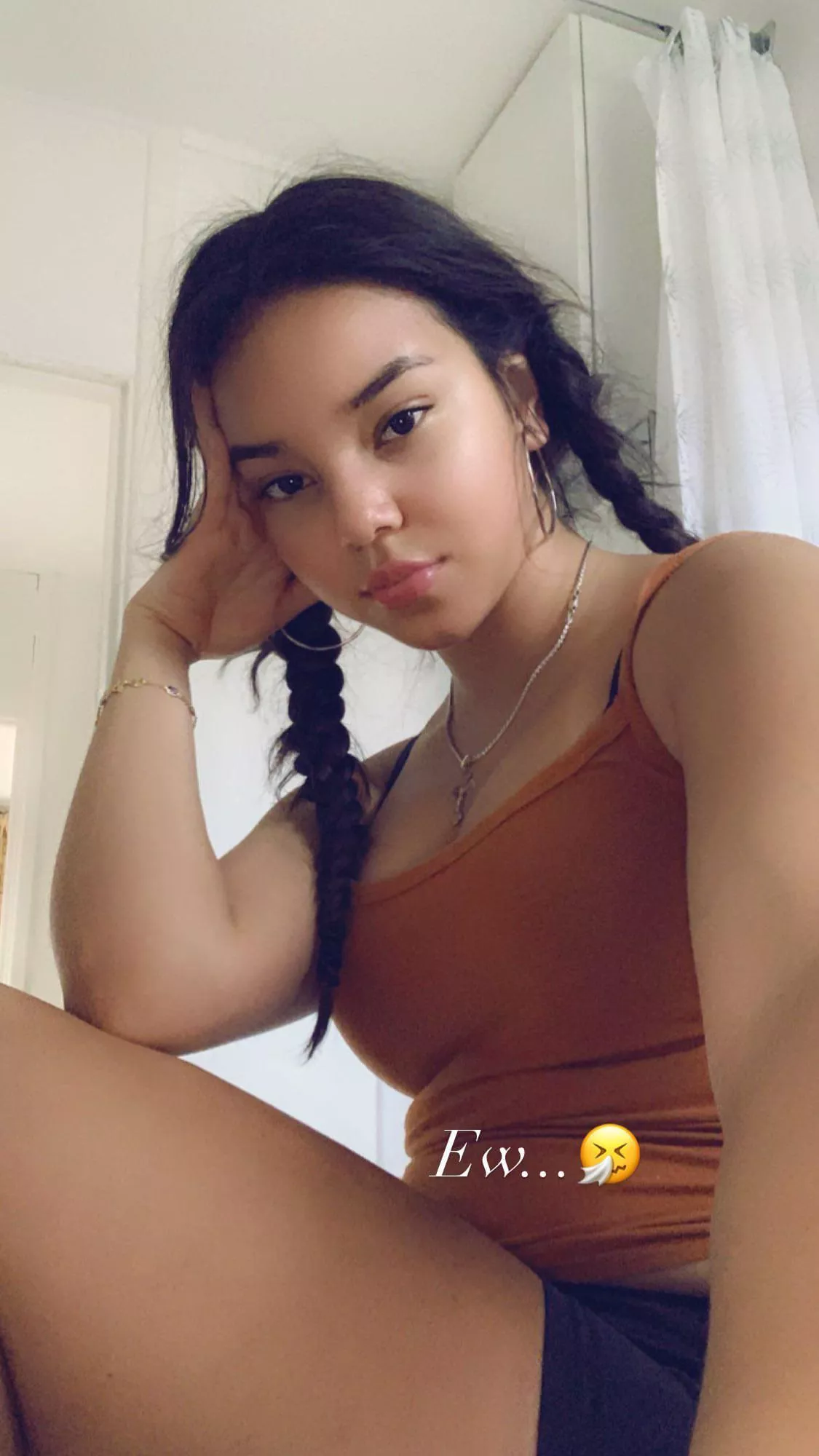 Tribute anyone? If you cum trib I’ll give you her @