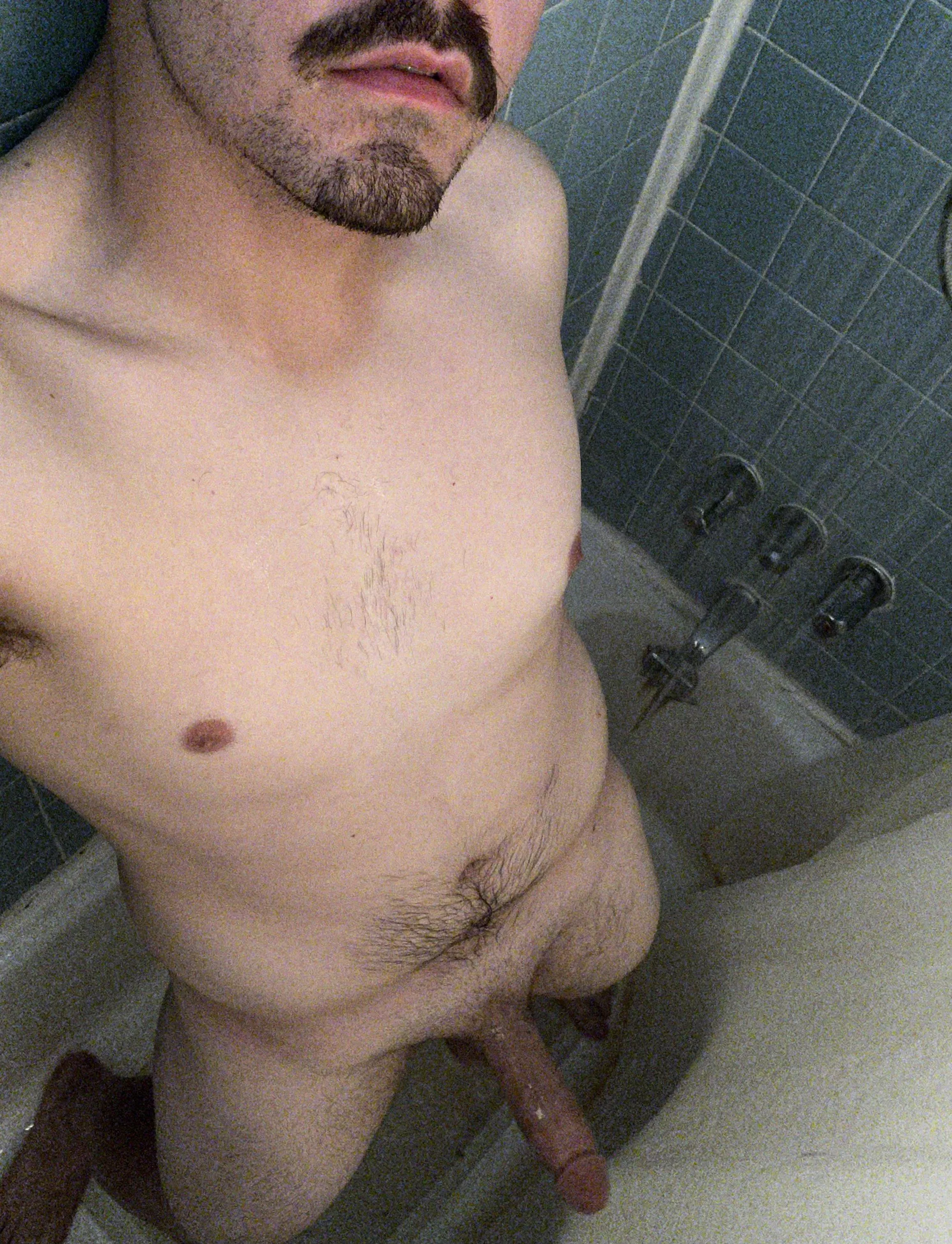 Who wants to fuck in the shower? 😏