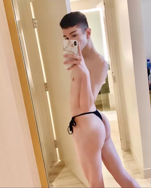 who wants to untie these? 😩😘