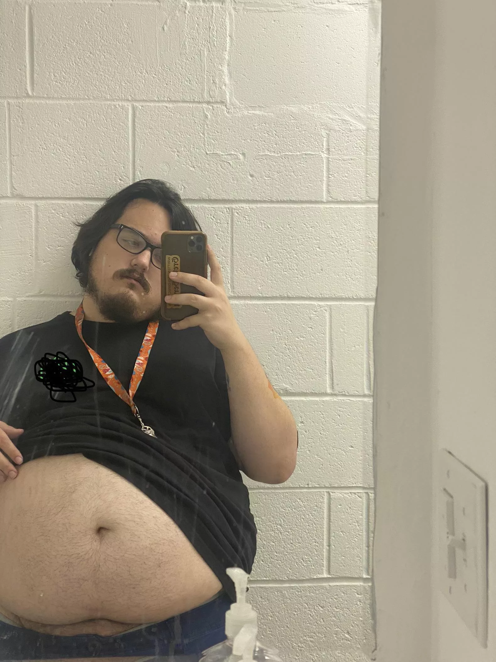 Don’t really ever feel sexy but i took this photo today and i really liked it.