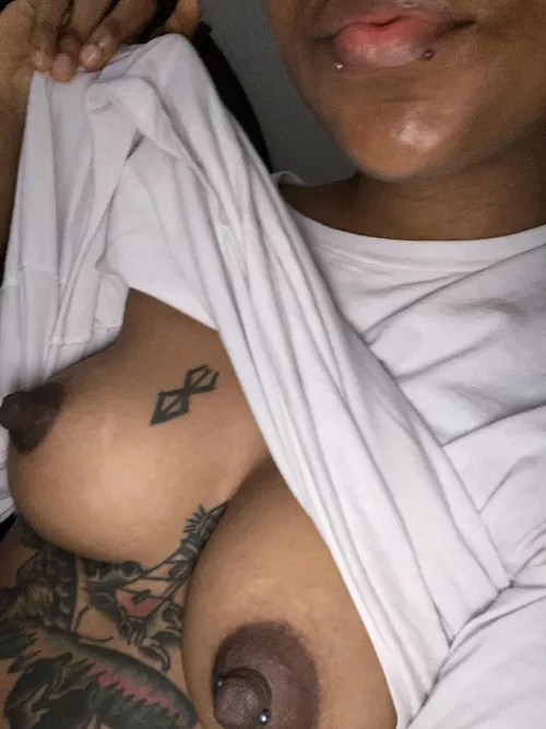 Goodmorning boob pic