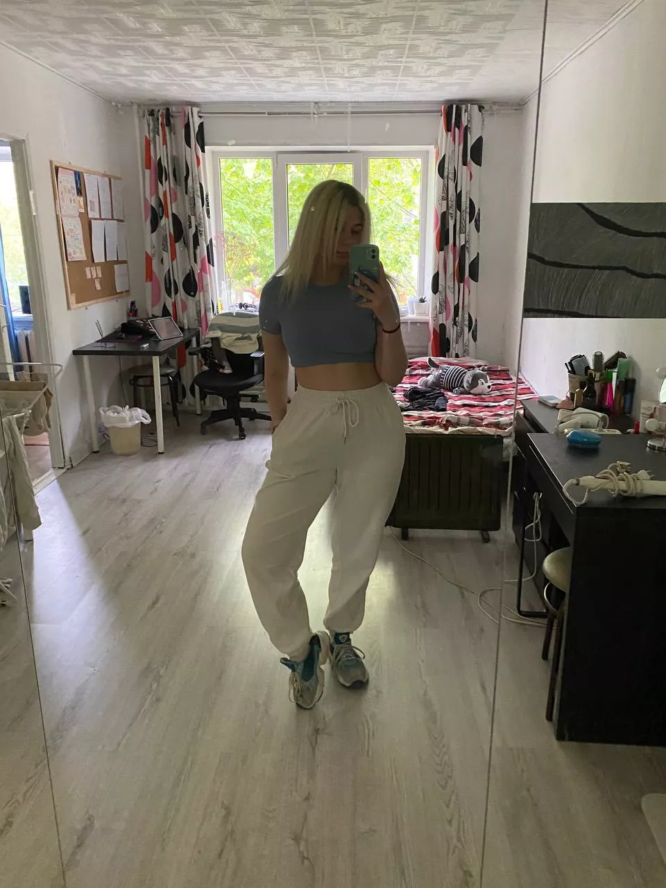 I like the color blue a lot, especially when it's eye color 🤍