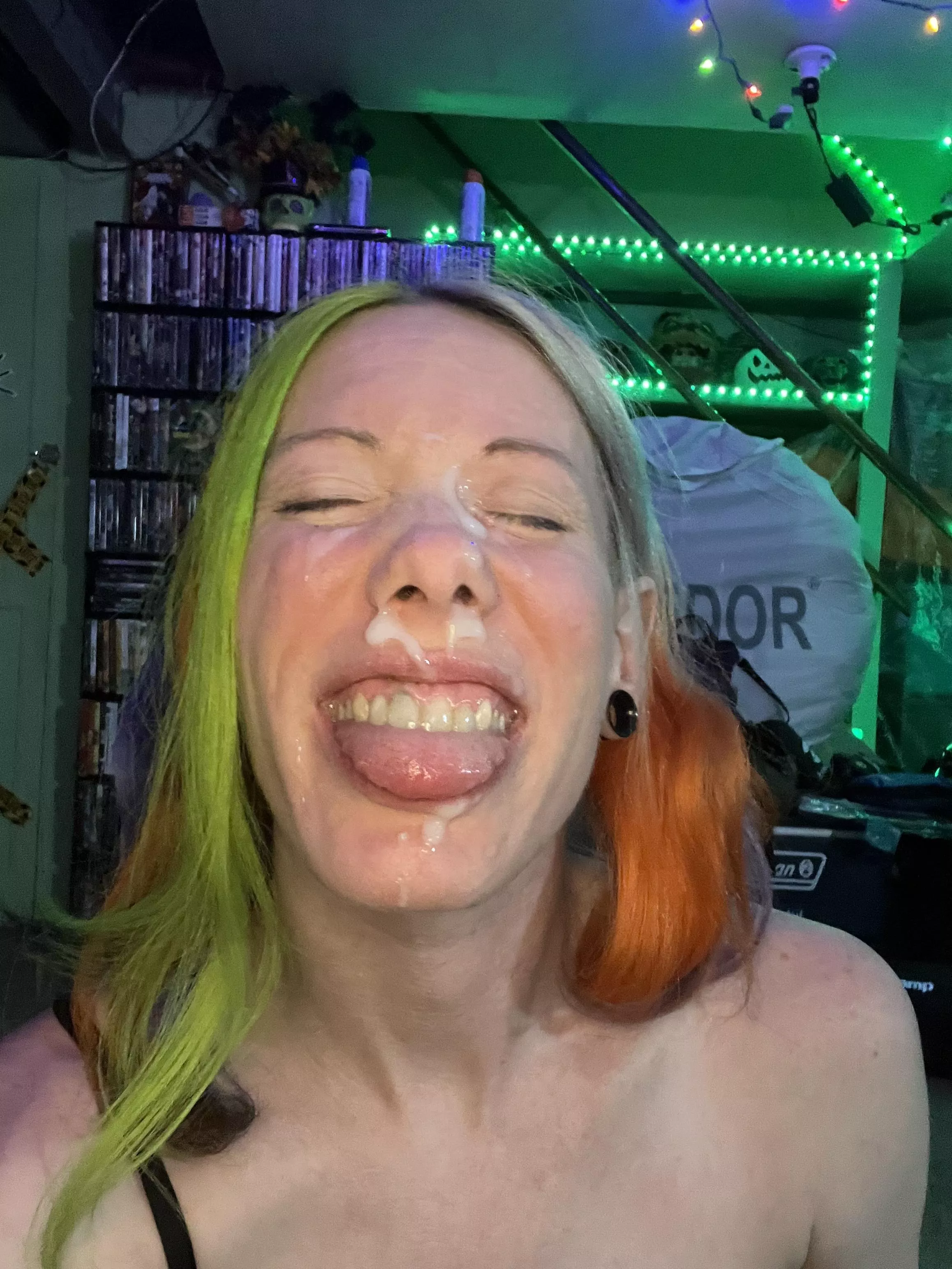 I love the way I look with a thick load on my face.