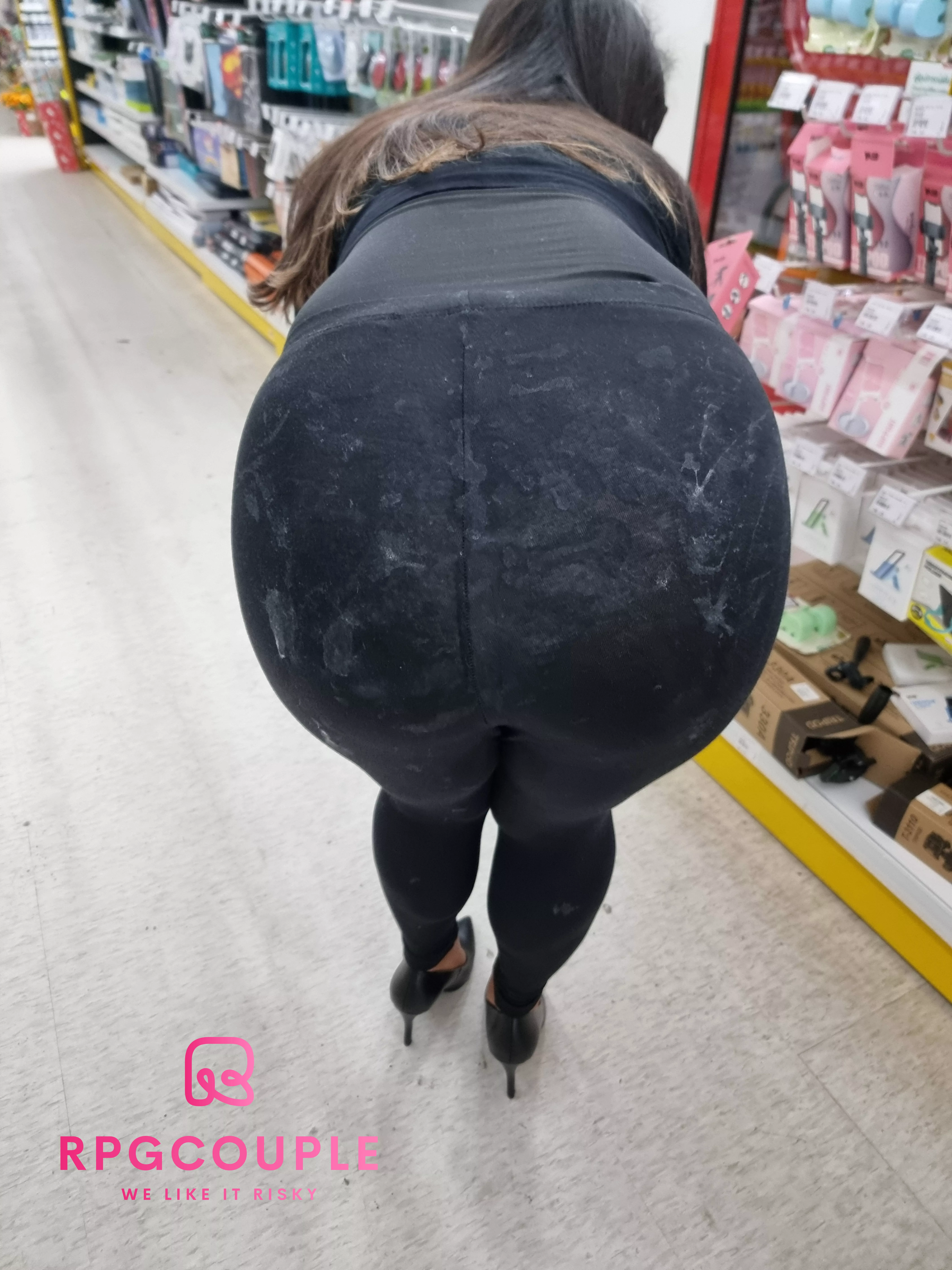 I wear my leggings full of cum in public