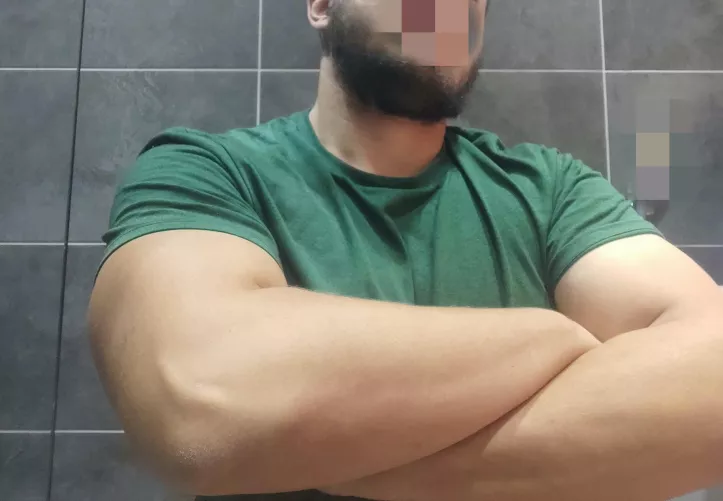 I've been told that I give good hugs. What do you think about my beard?