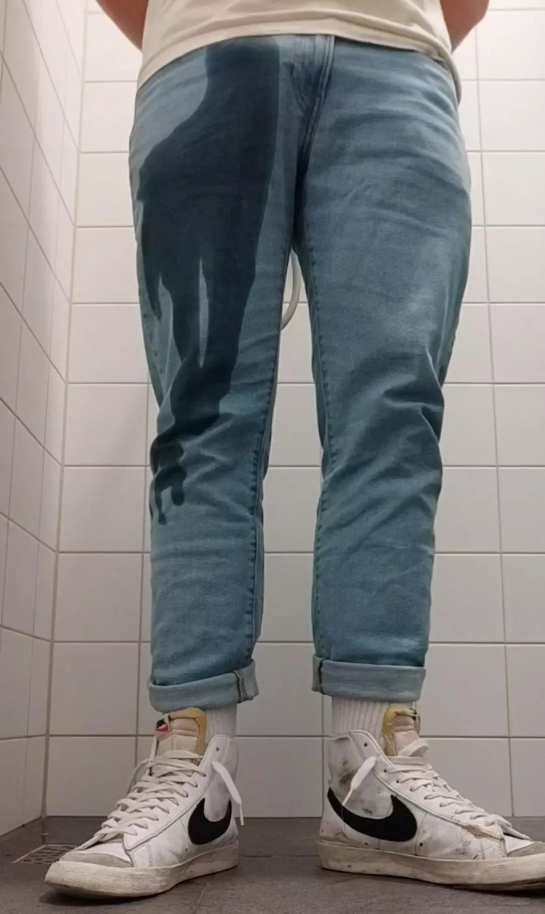 [M23] looking for guys my age who love to piss themselves too