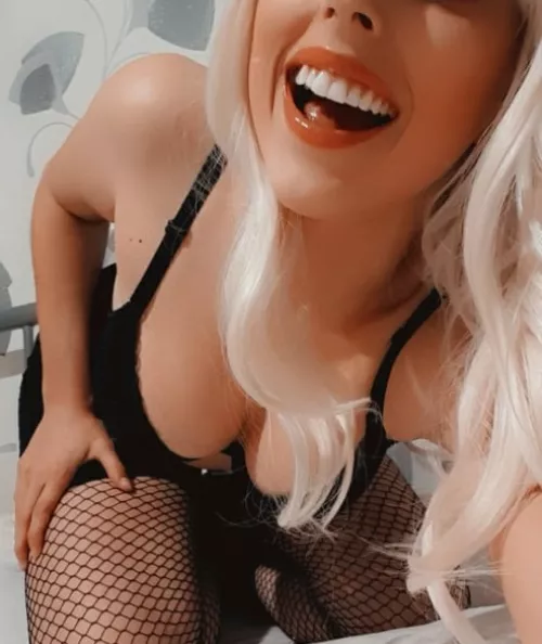 Show me what you're hiding in your pants. Do you think I'll continue to laugh or maybe I'm speechless with delight? 🤔