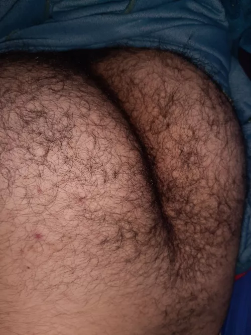 [19] im sleep with my butt out, what u do if u see me like that?