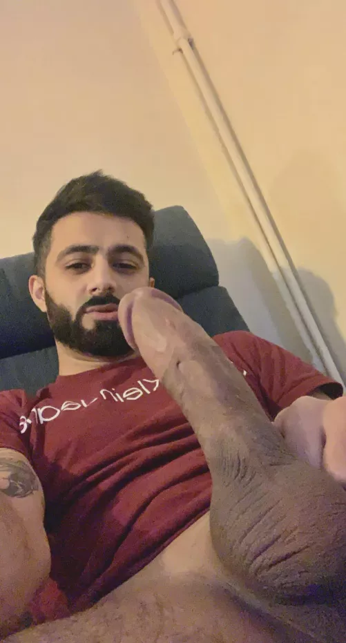 Anyone fancy some cut brown dick 🍆 👀