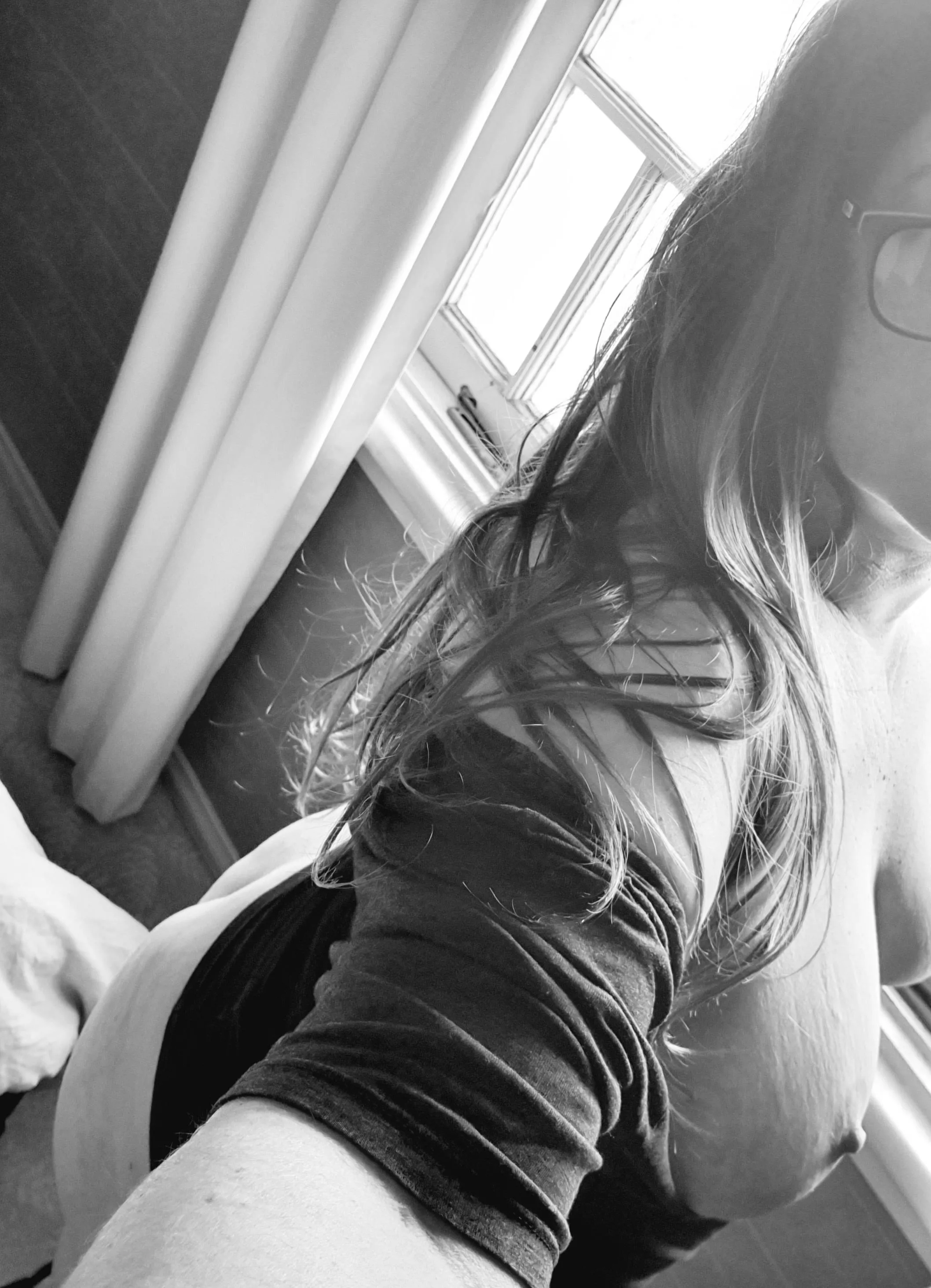 Arty in black and white and not much else F52